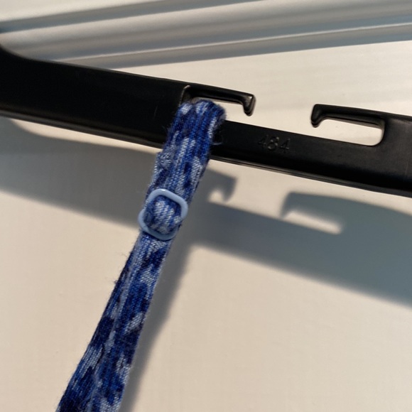 Old Navy V Neck Adjustable Strap Top - Picture 3 of 4